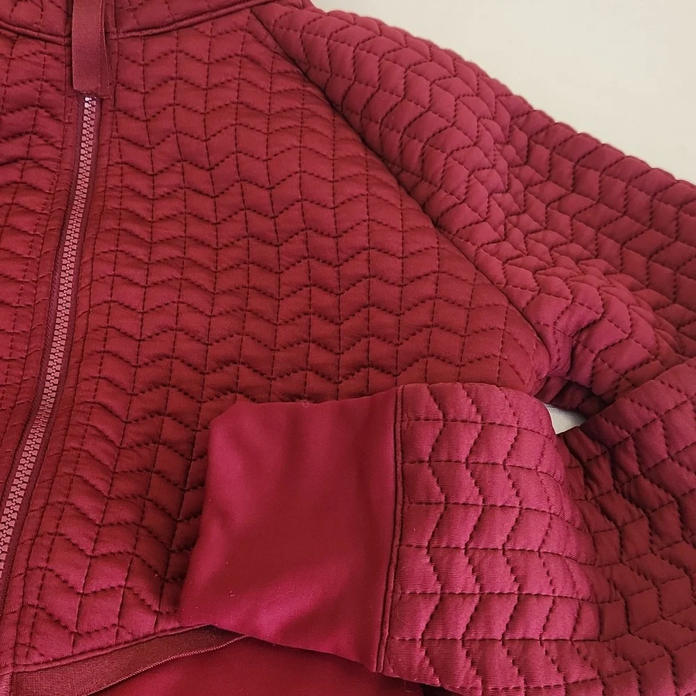 Avia Womems Maroon Quilted Warm Up Cool Down Jacket. Size S (4-6)